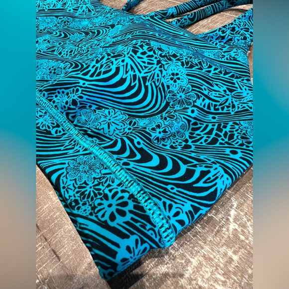 Lululemon Energy Bra - Picture 2 of 6